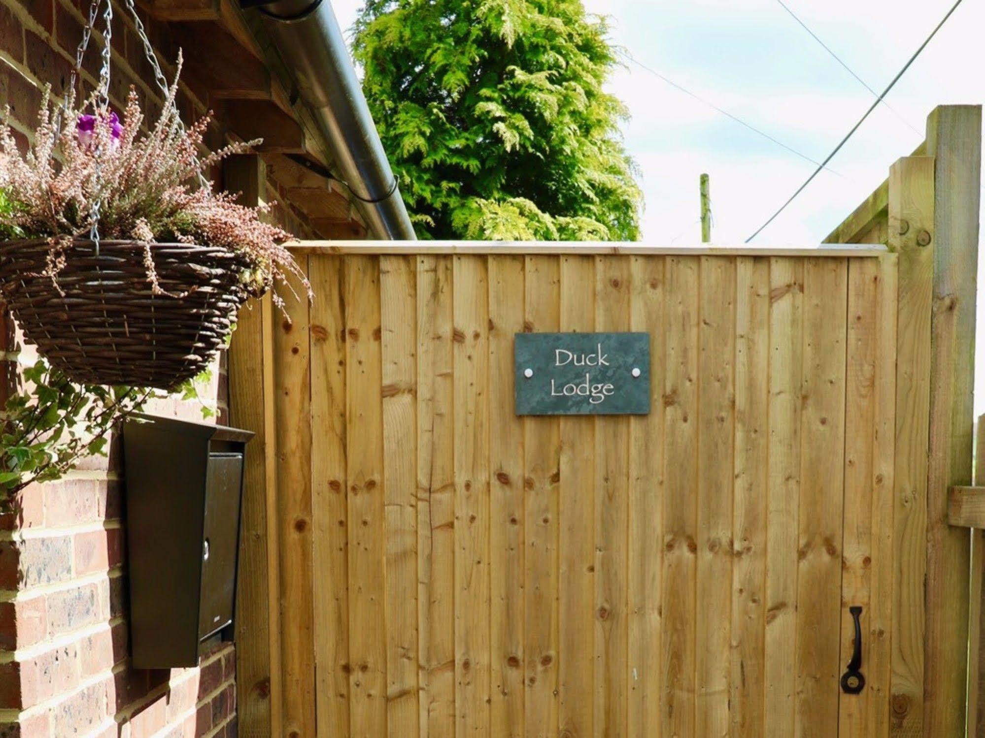 Duck With Hot Tub * Pyecombe